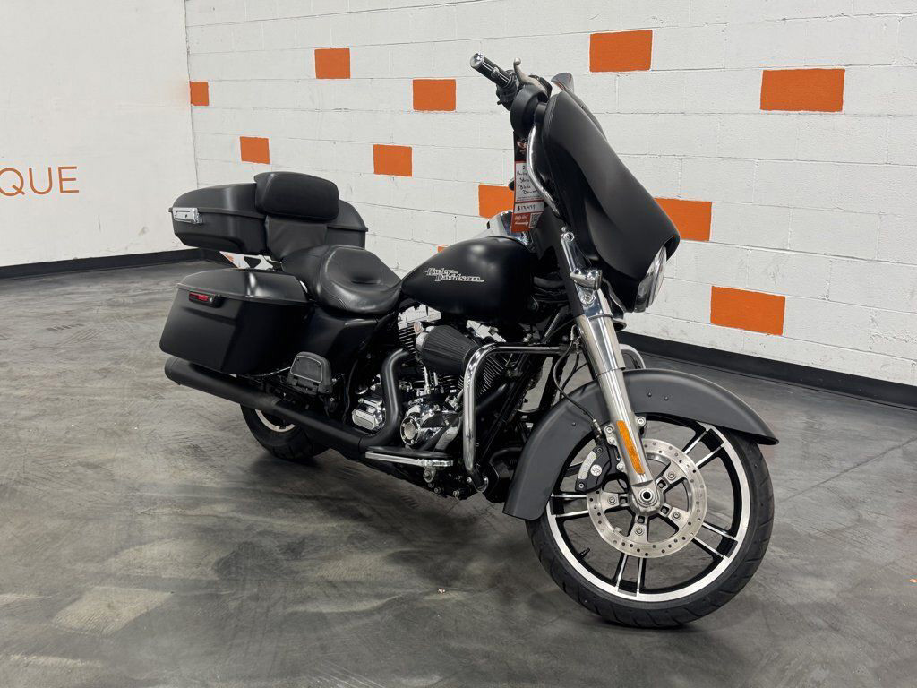 Street Glide®