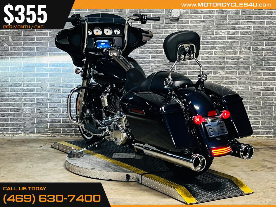 Street Glide®