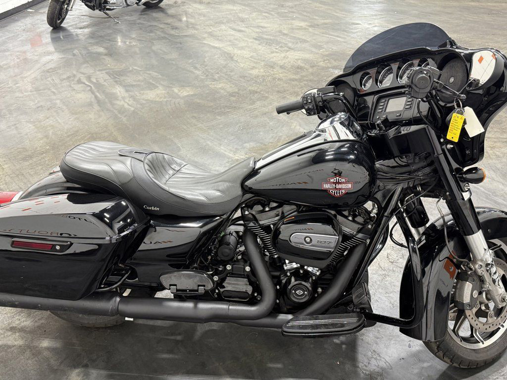 Street Glide®