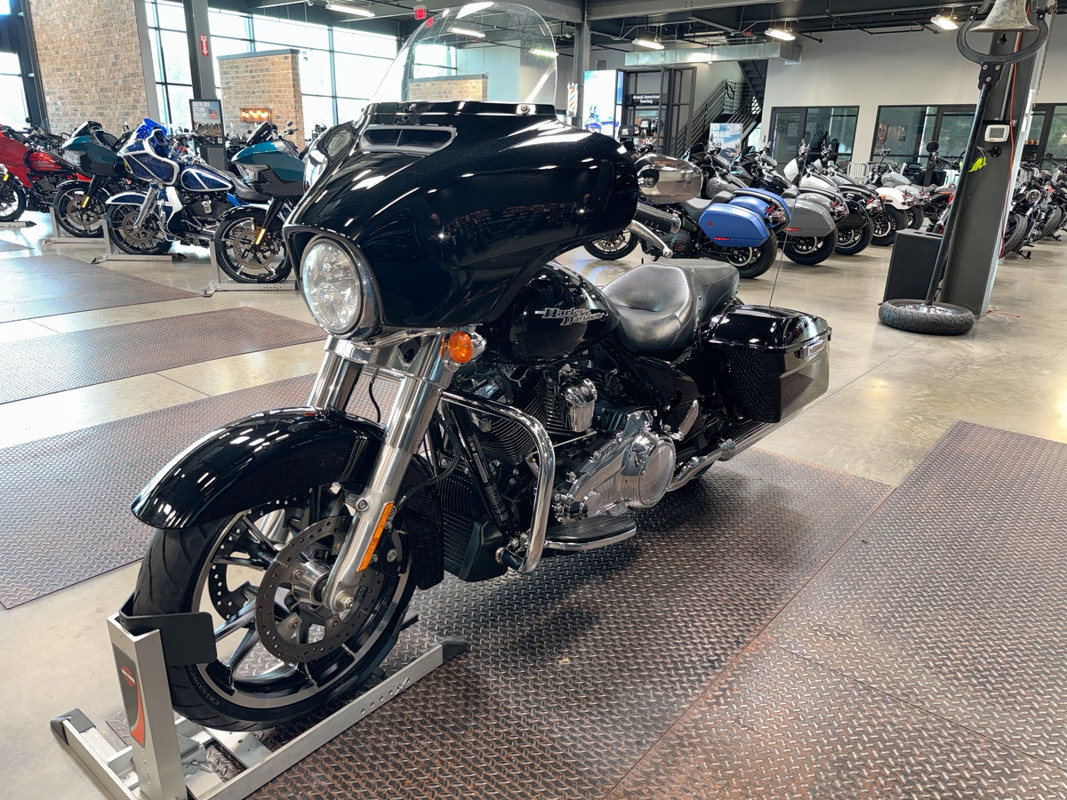 Street Glide®