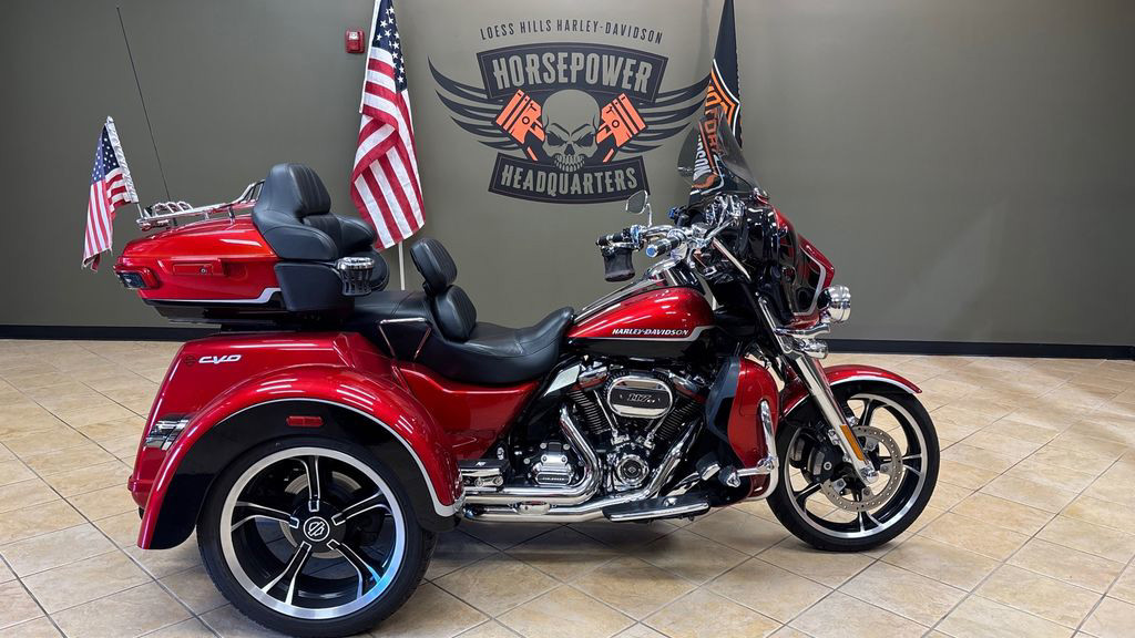 CVO® Tri Glide® Ultra