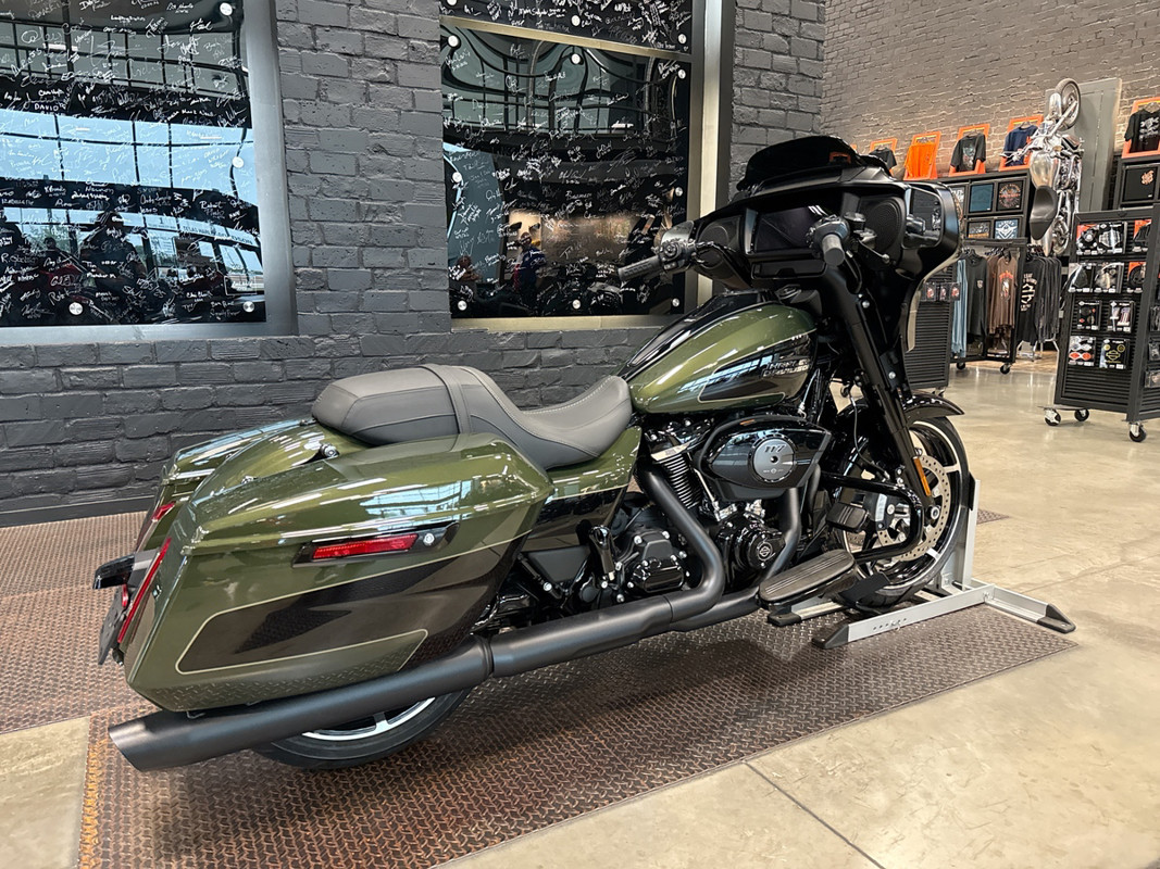 Street Glide®