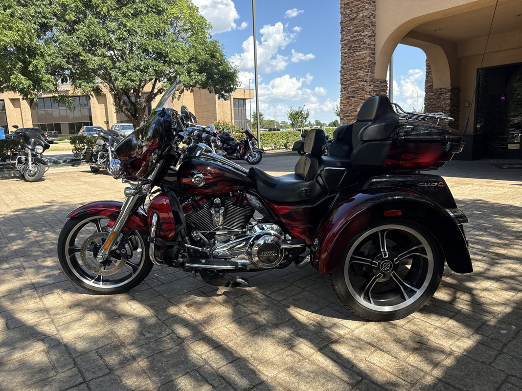 CVO® Tri Glide®