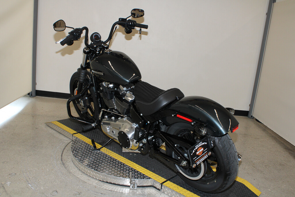 Street Bob®