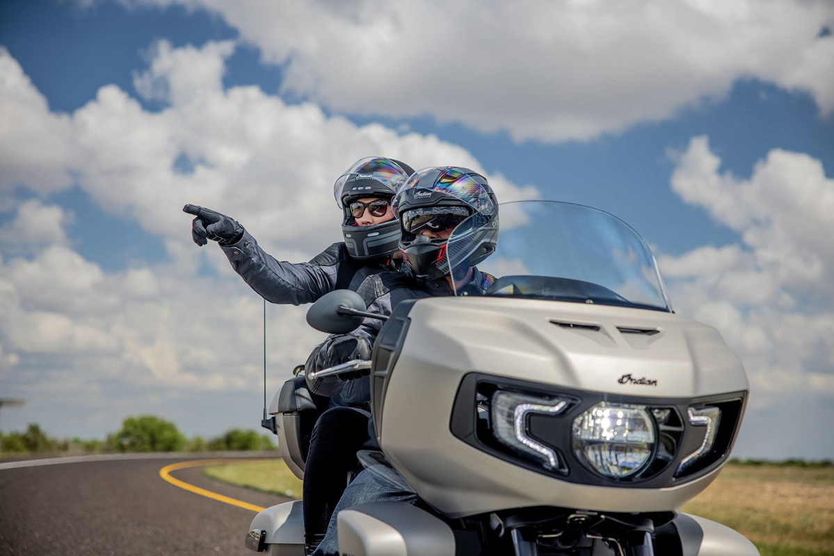 Pursuit Dark Horse Premium Package