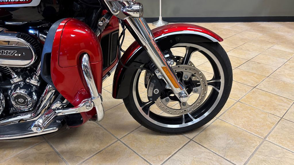 CVO® Tri Glide® Ultra