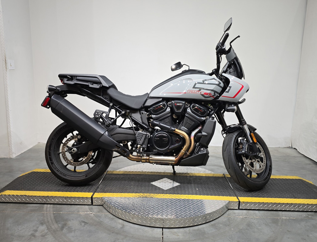 Pan America® 1250 ST