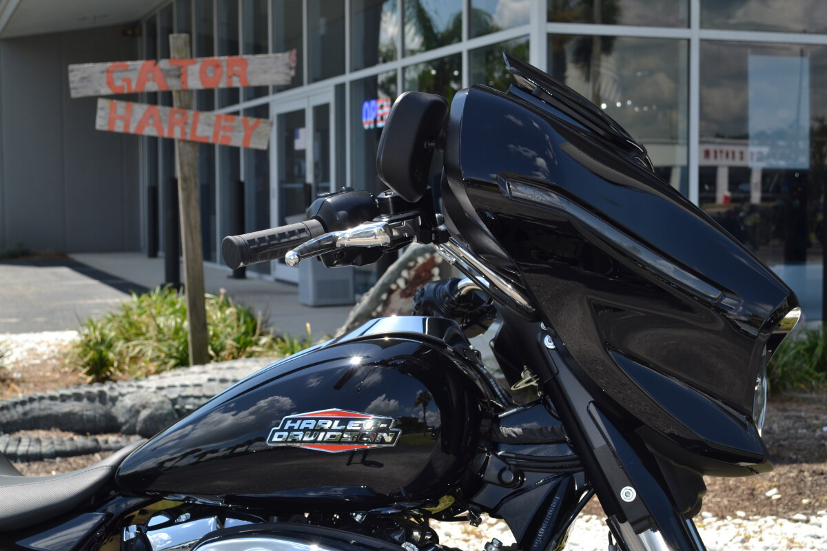 Street Glide®