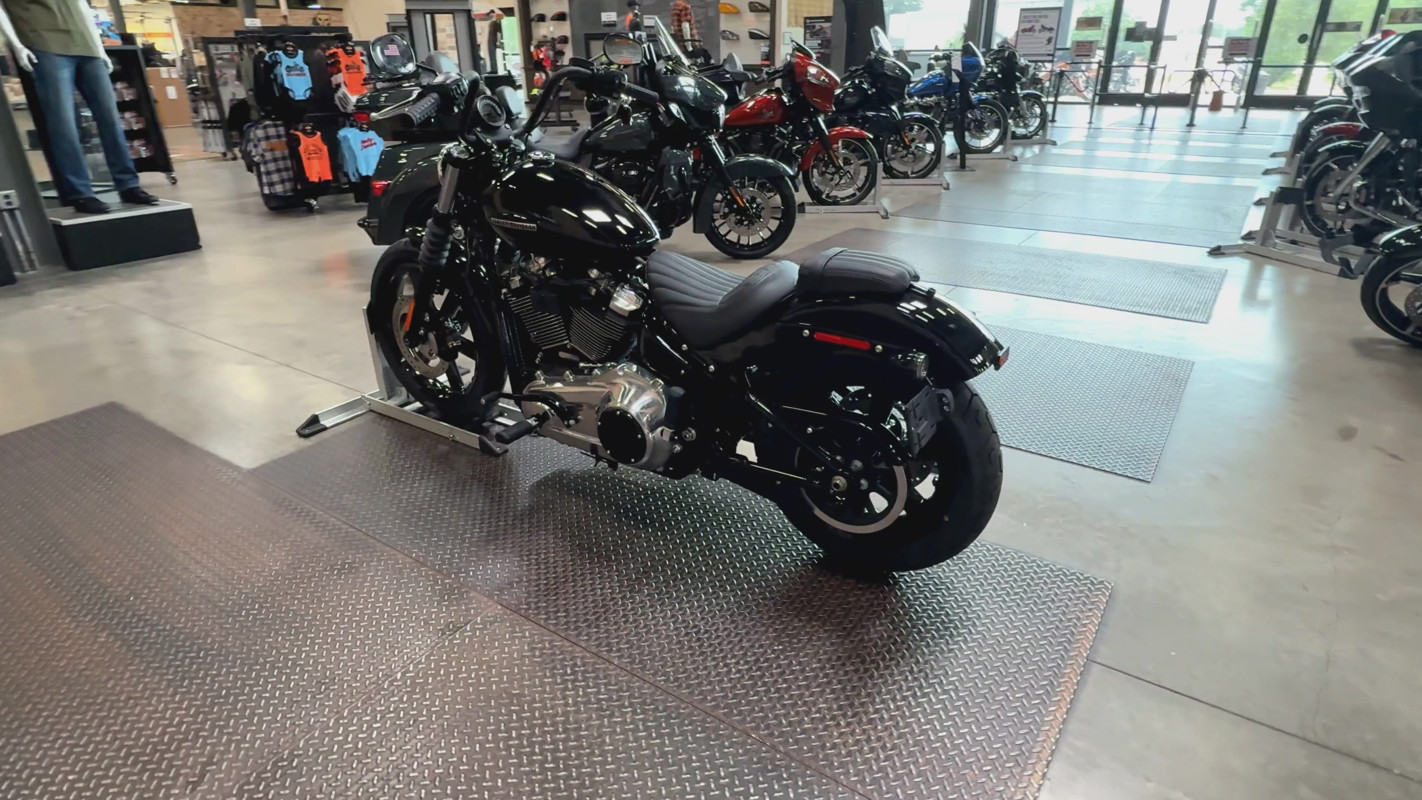 Street Bob®