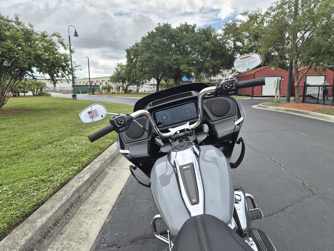 Road Glide®