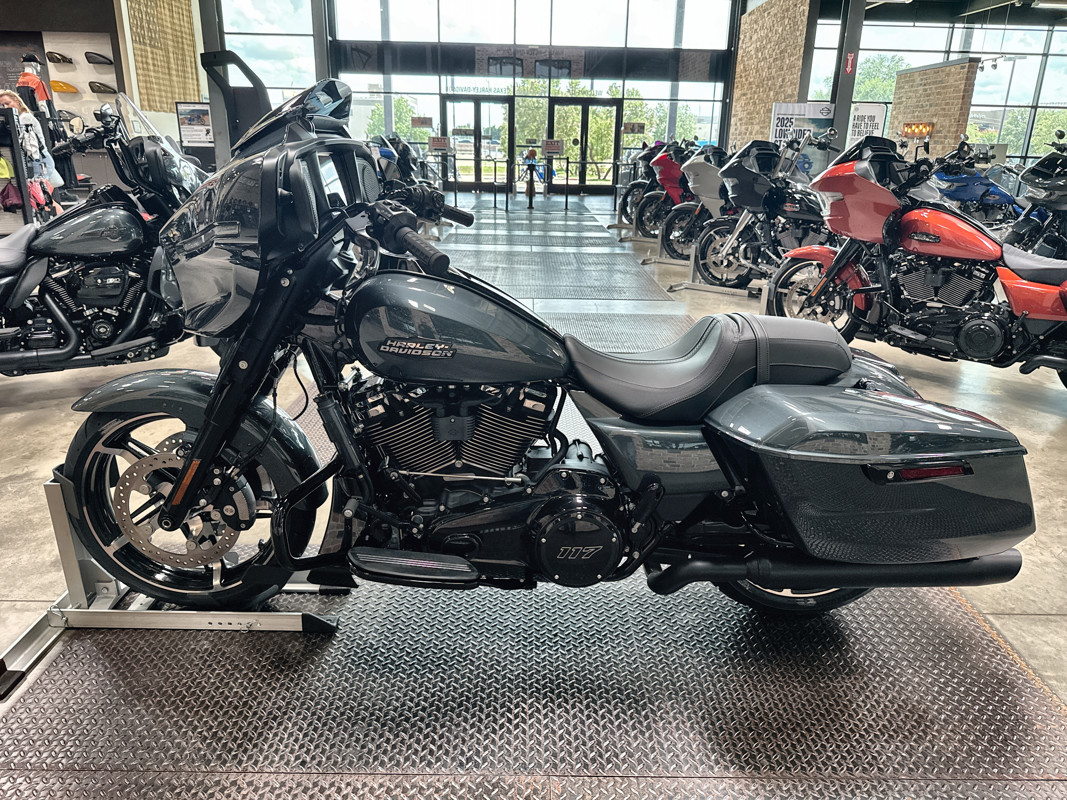 Street Glide®