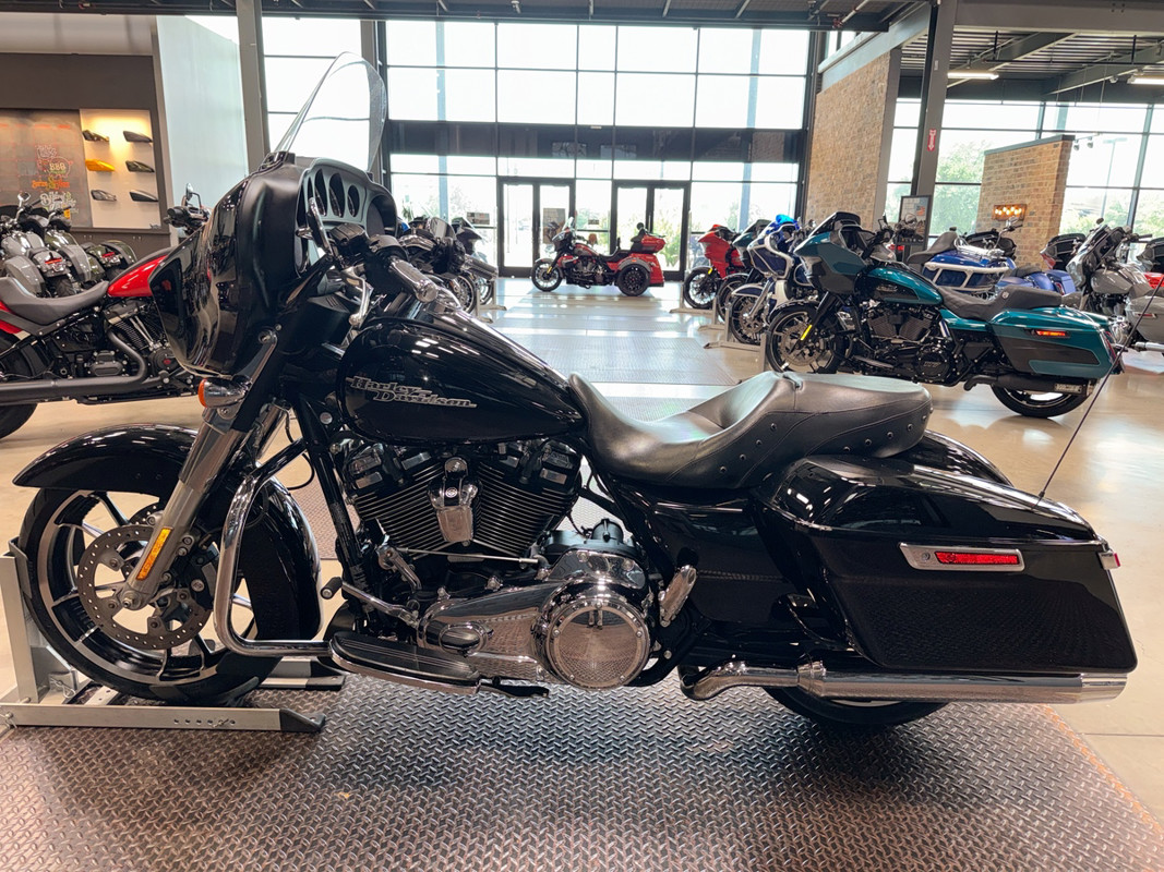 Street Glide®