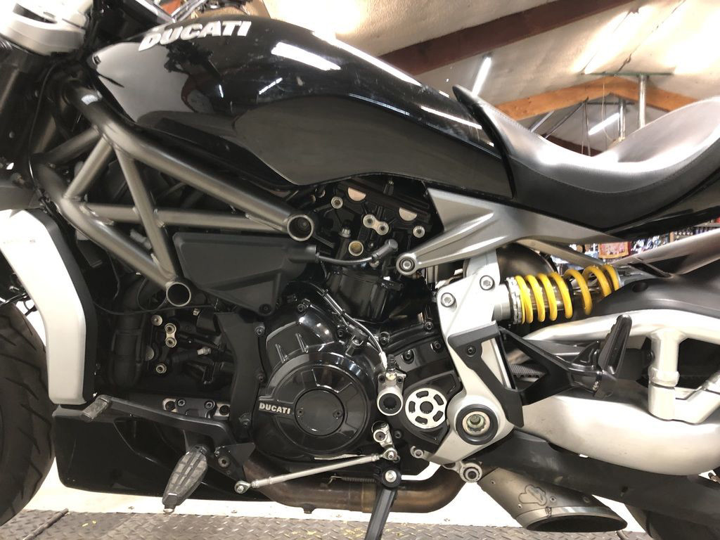 Diavel Dark