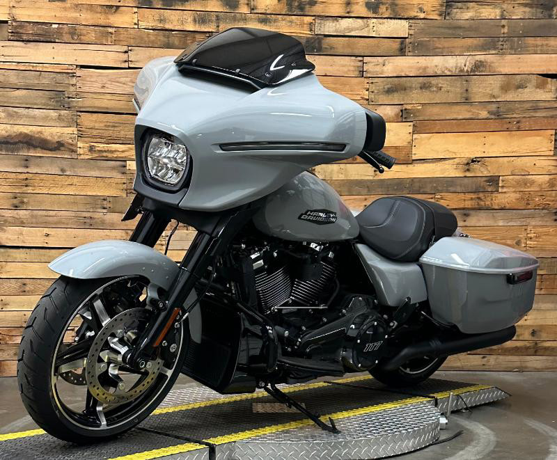 Street Glide®