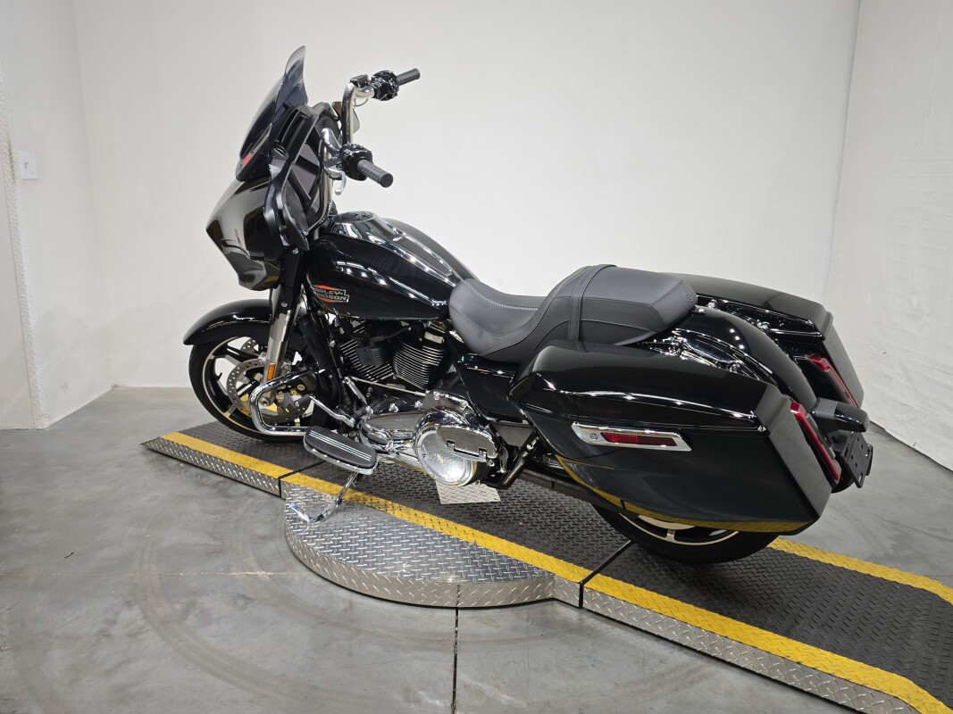 Street Glide®