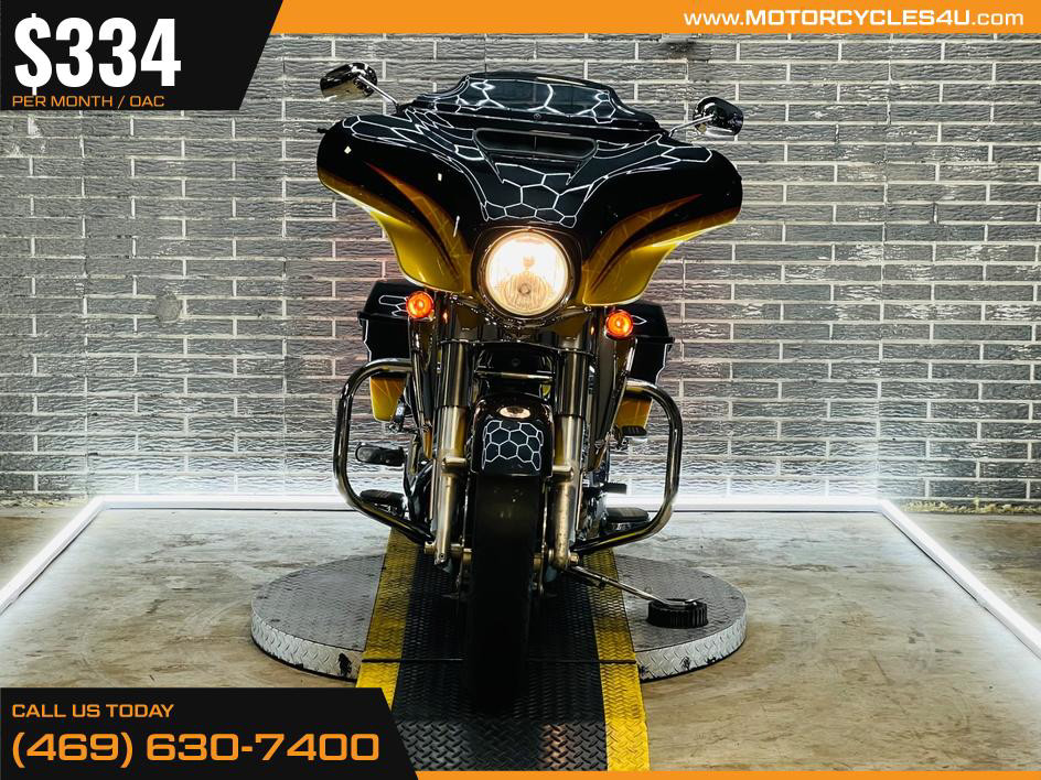 Street Glide®