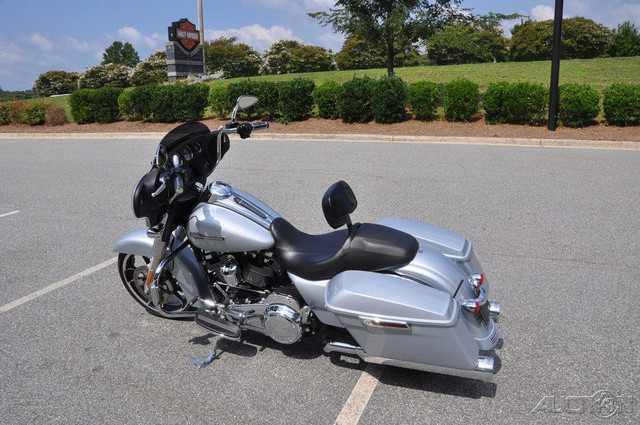 Street Glide®