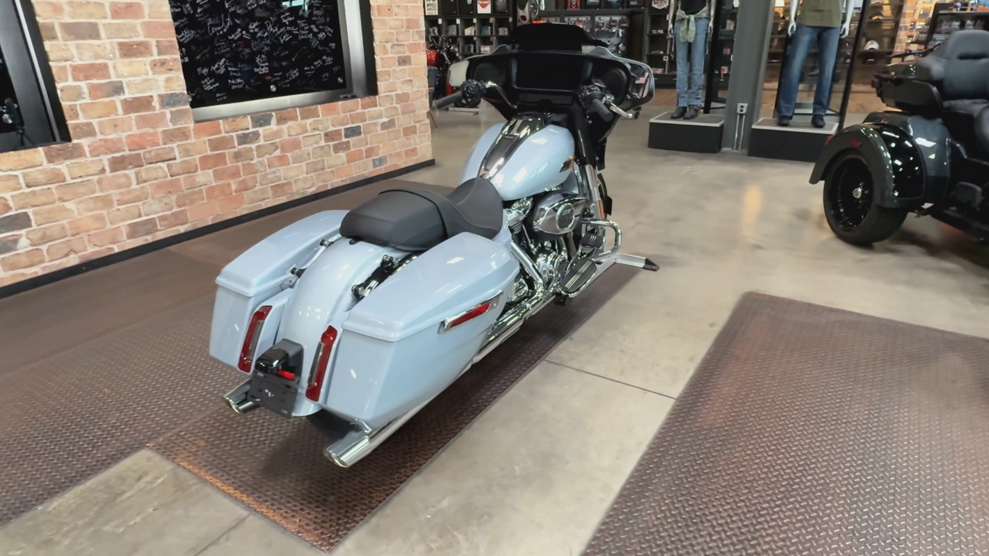 Street Glide®