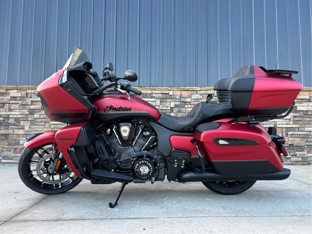 Pursuit Dark Horse 112