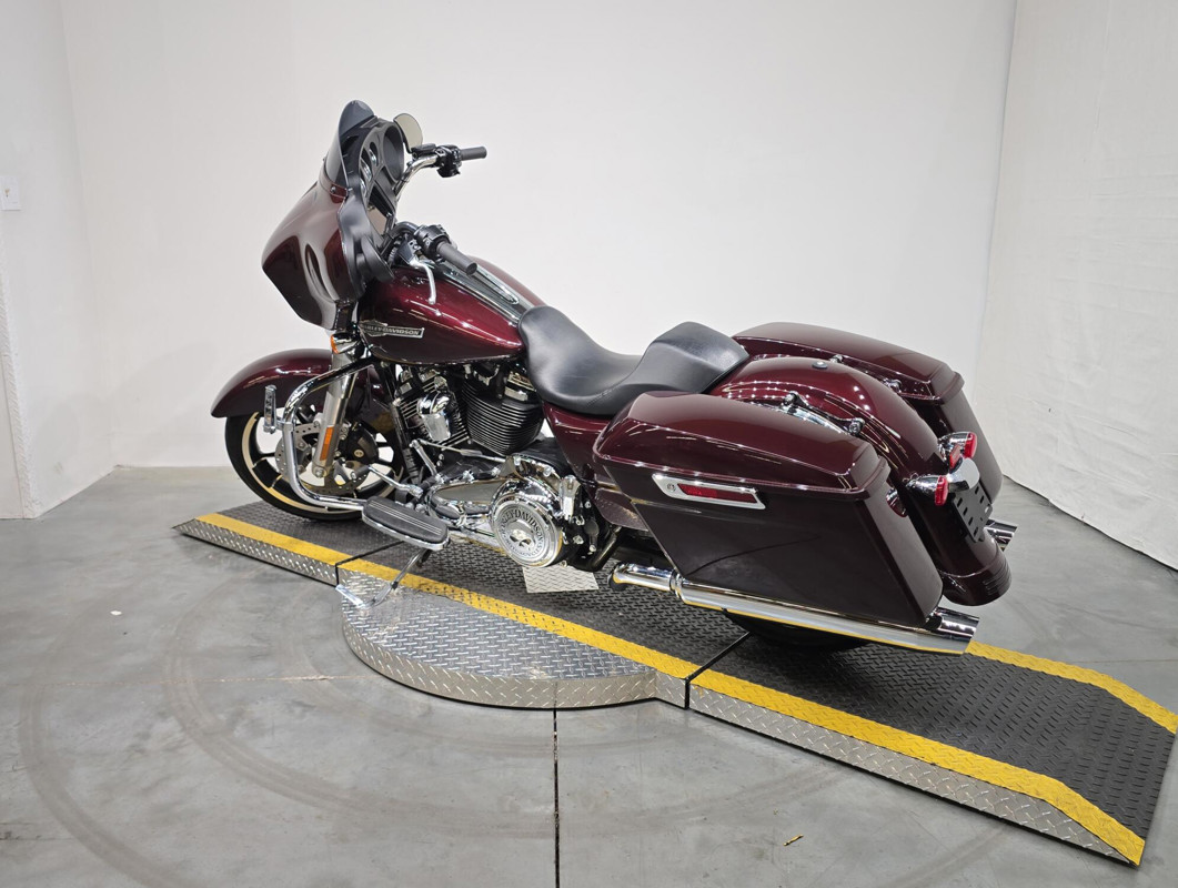 Street Glide®