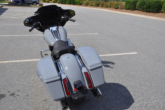 Street Glide®