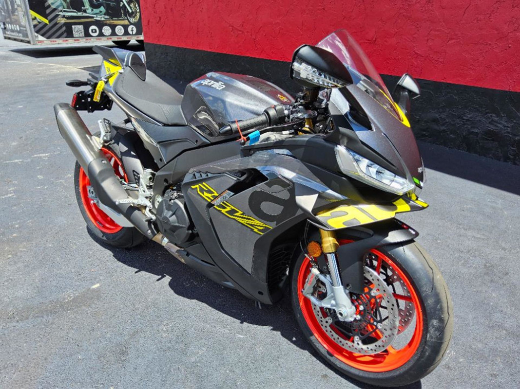 RSV4 1100