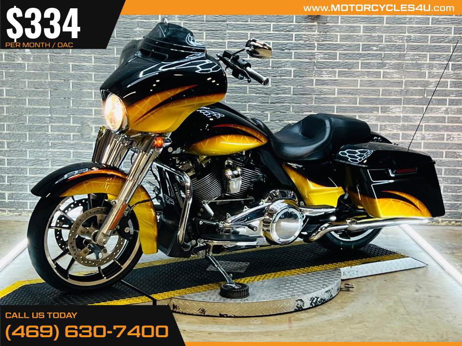 Street Glide®