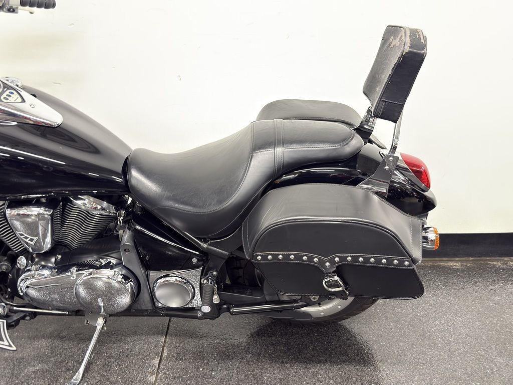 Vulcan 900 Custom