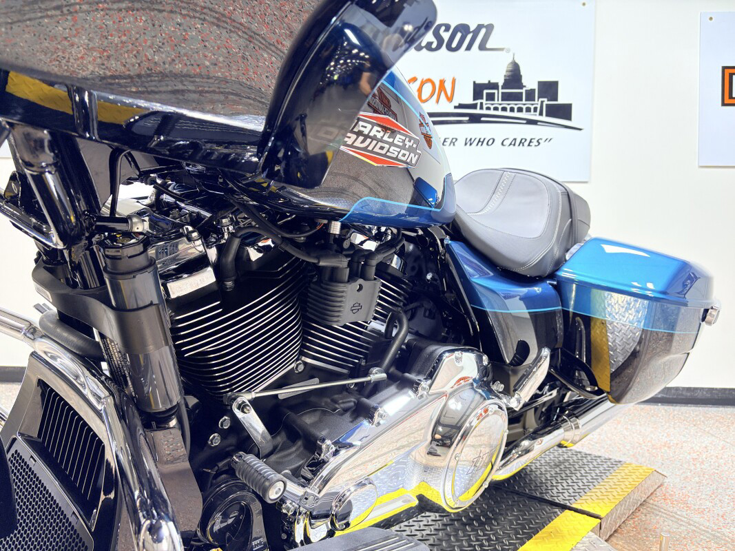 Road Glide®