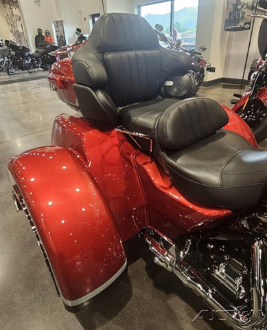 CVO® Tri Glide® Ultra