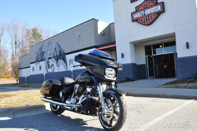 Street Glide®