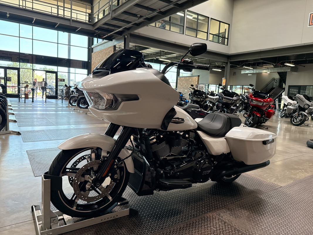 Road Glide®