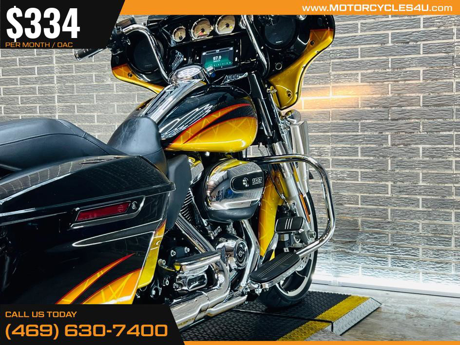 Street Glide®