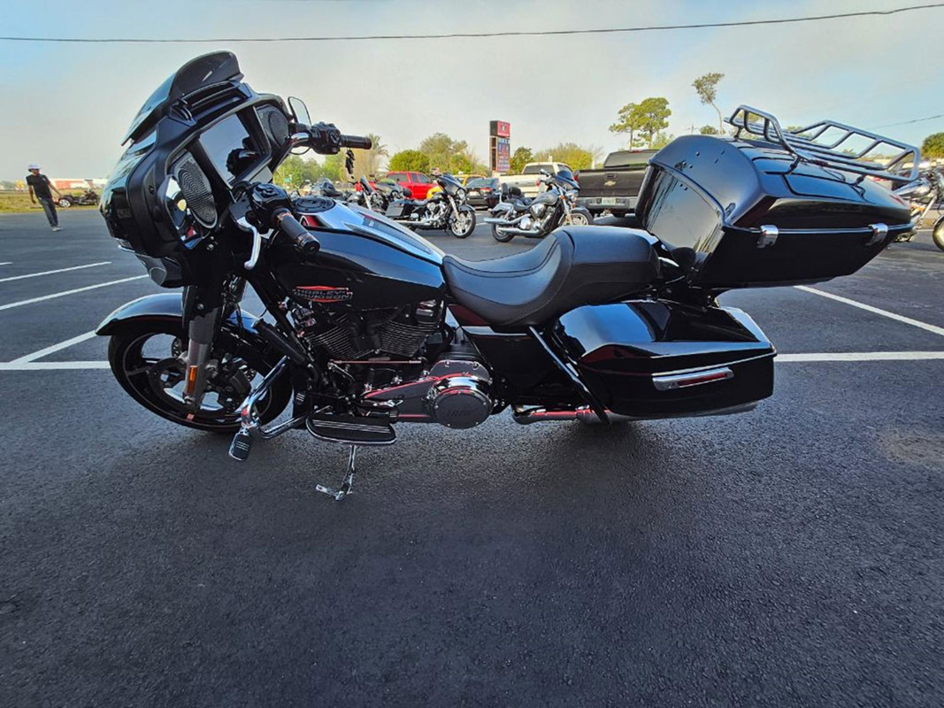 Street Glide®