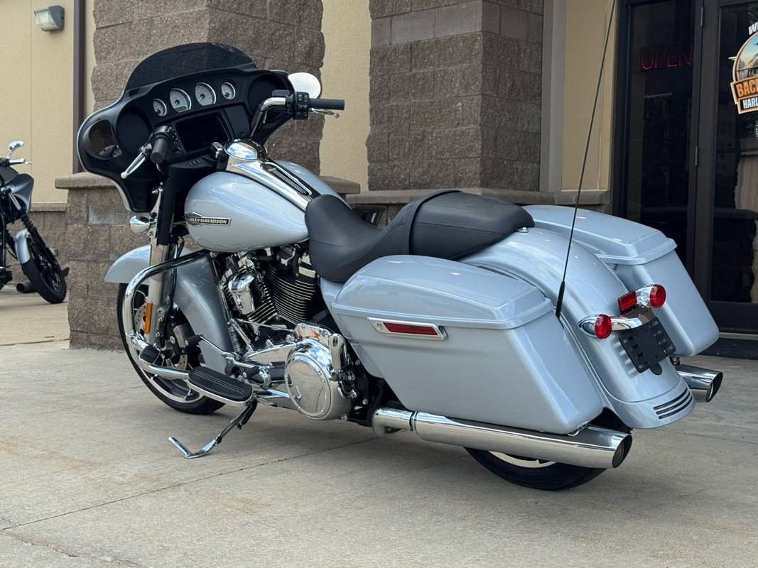 Street Glide®