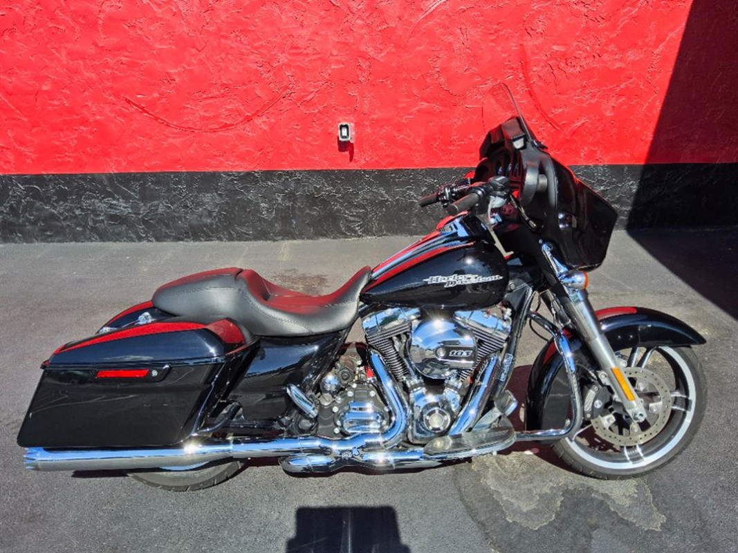Street Glide®