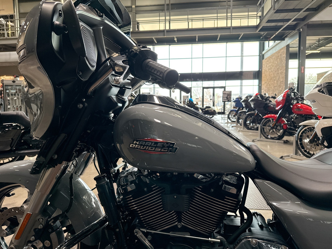 Street Glide®