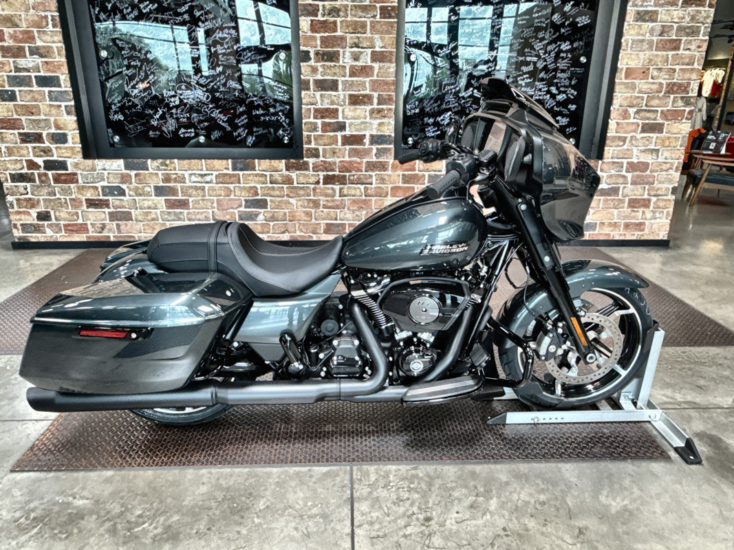 Street Glide®