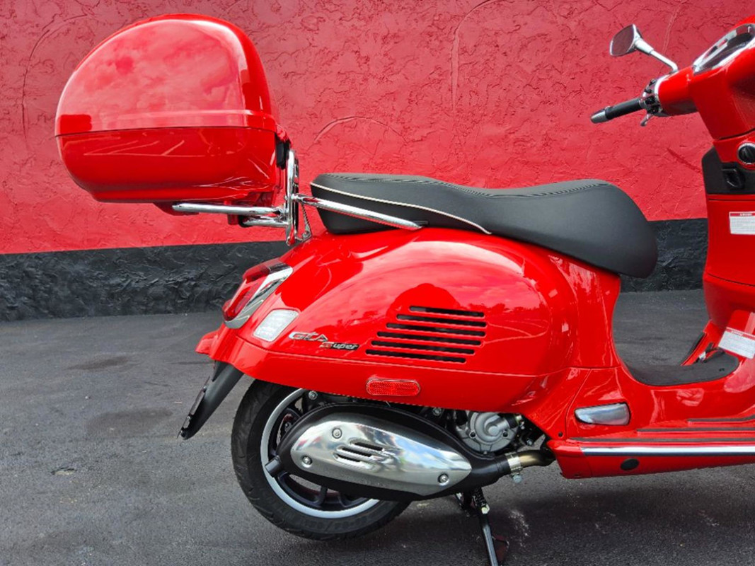 GTS 300 Super Sport