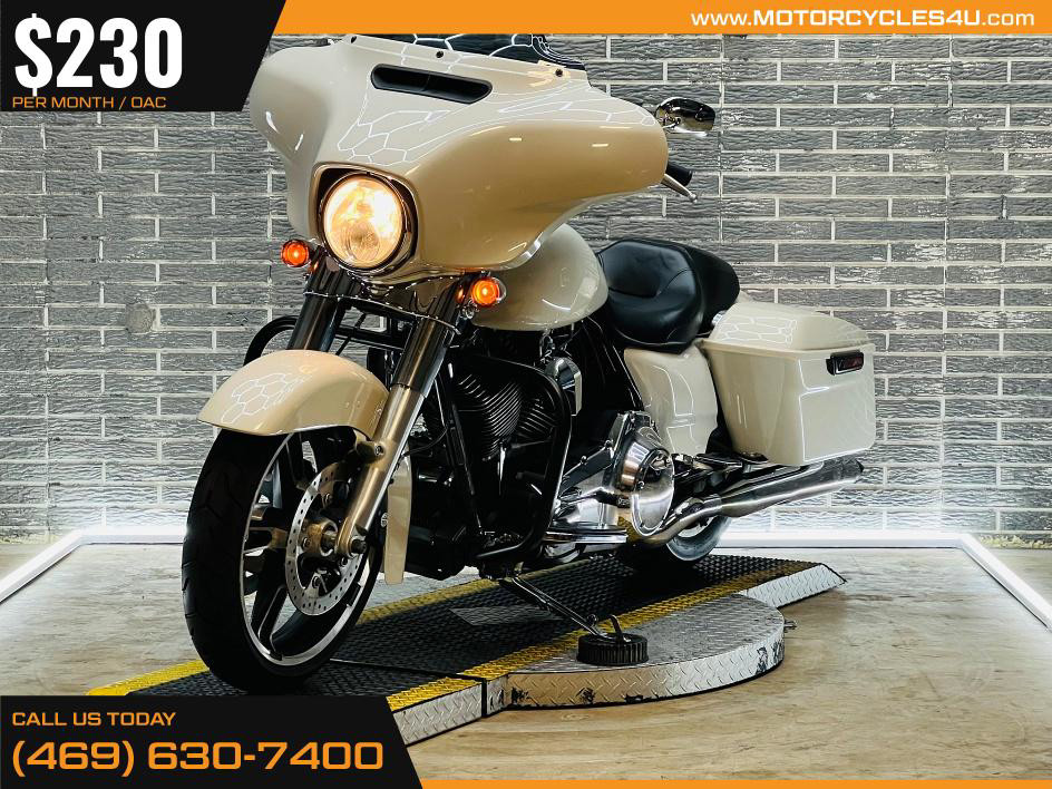 Street Glide®