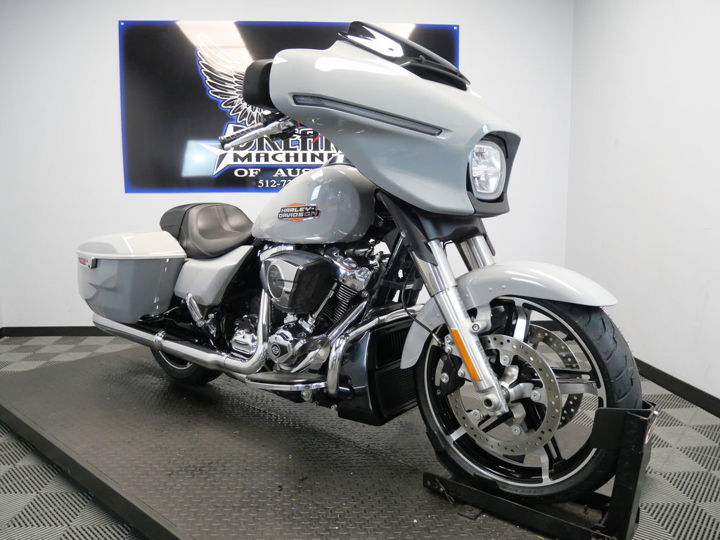 Street Glide®