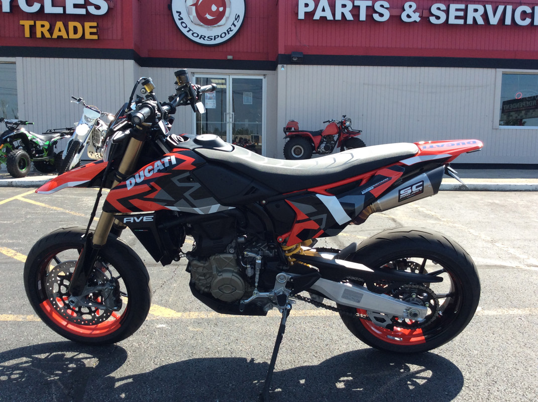 Hypermotard 698