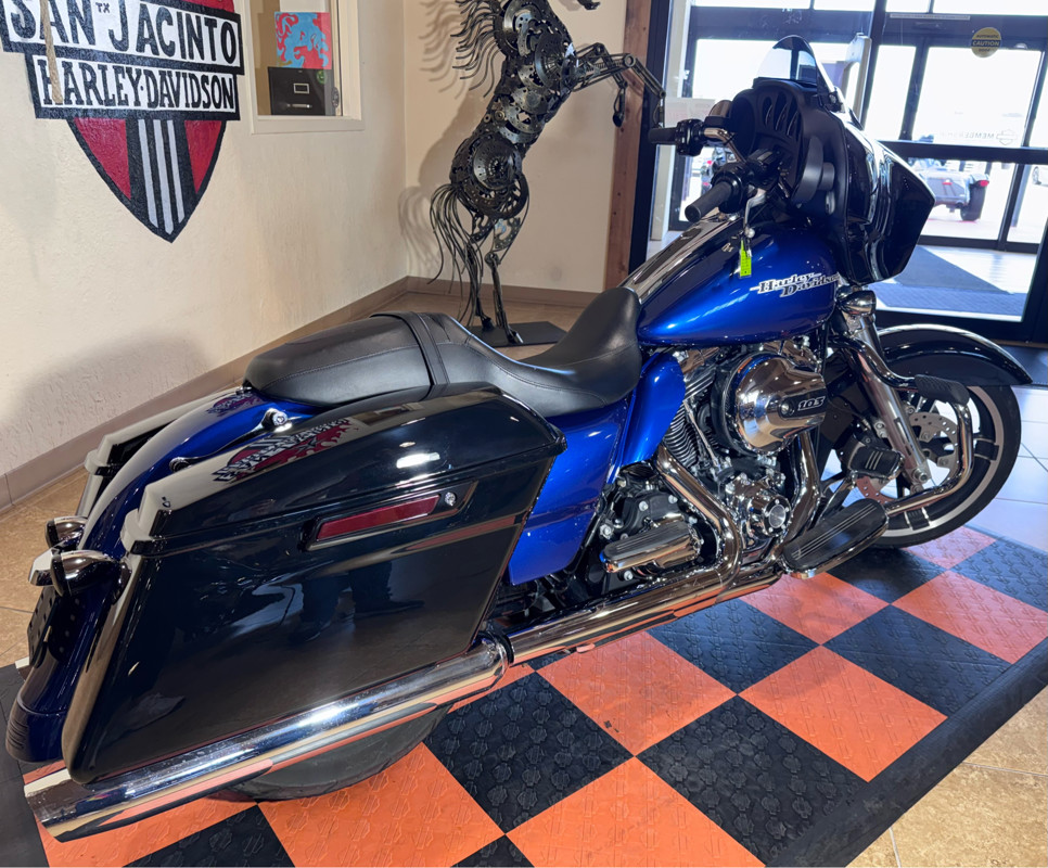 Street Glide®