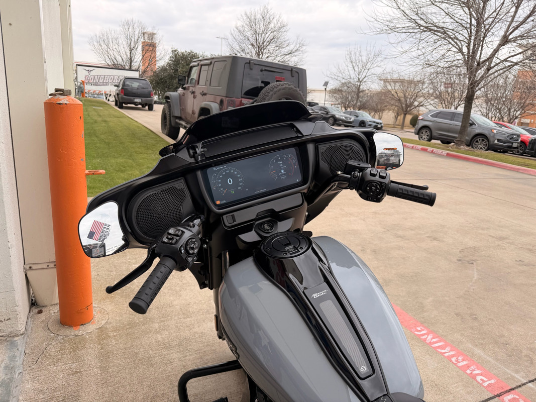 Street Glide®