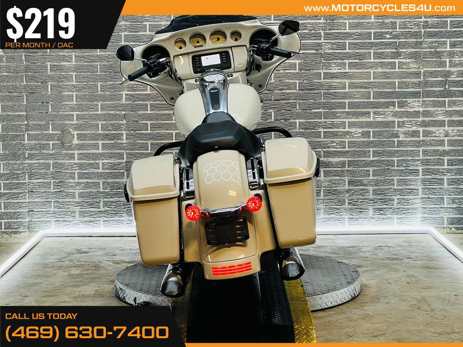 Street Glide®