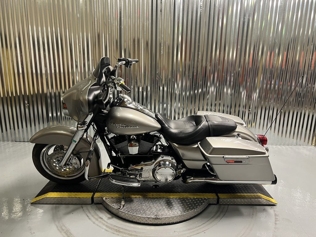 Street Glide®
