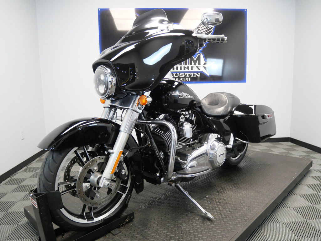 Street Glide®