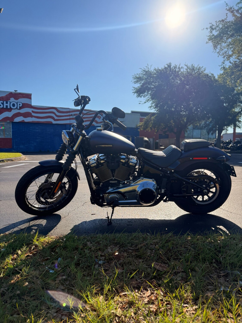 Street Bob®