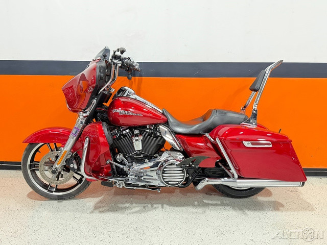 Street Glide®