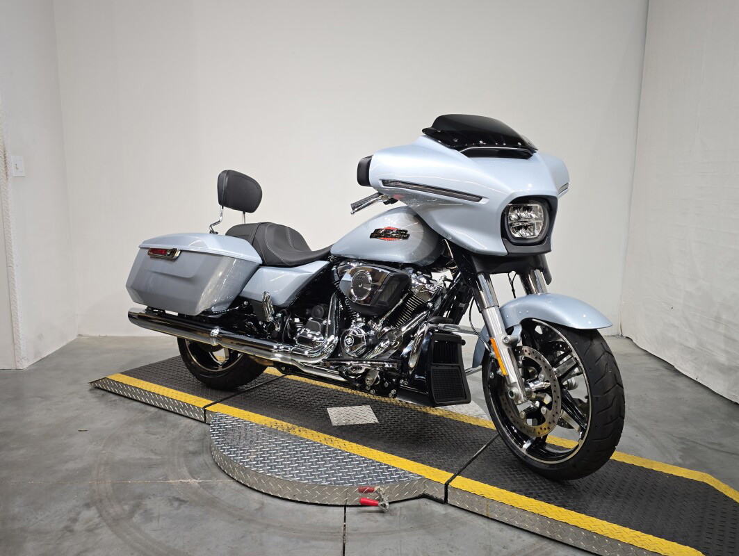 Street Glide®